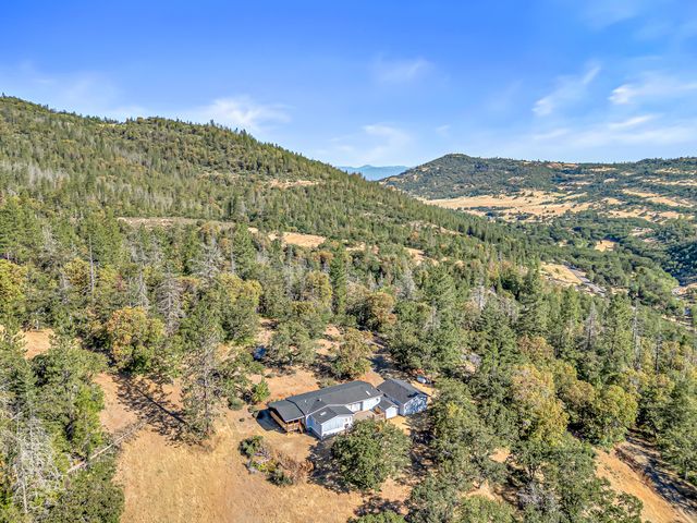 7670 E Antelope Rd Road, Eagle Point, OR 97524