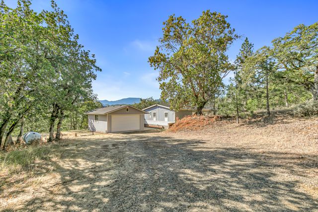 7670 E Antelope Rd Road, Eagle Point, OR 97524