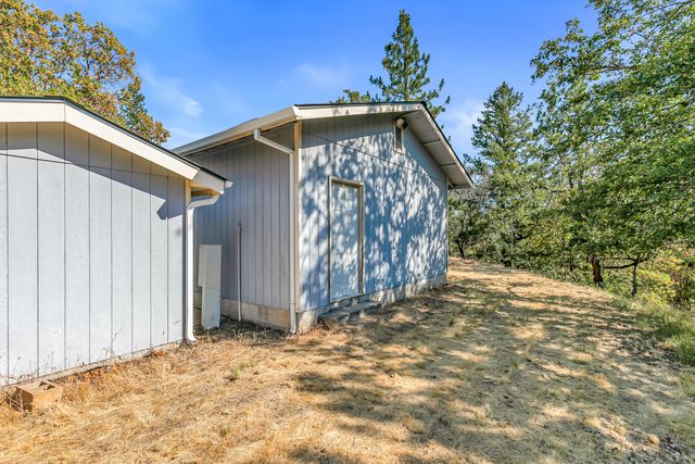 7670 E Antelope Rd Road, Eagle Point, OR 97524