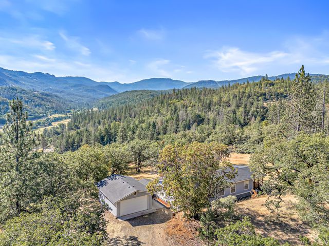 7670 E Antelope Rd Road, Eagle Point, OR 97524