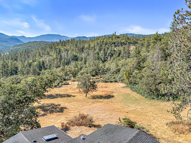 7670 E Antelope Rd Road, Eagle Point, OR 97524