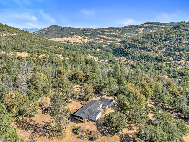 7670 E Antelope Rd Road, Eagle Point, OR 97524
