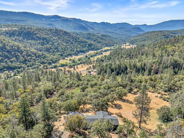 7670 E Antelope Rd Road, Eagle Point, OR 97524