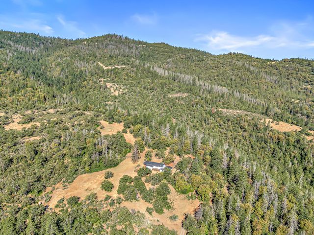 7670 E Antelope Rd Road, Eagle Point, OR 97524