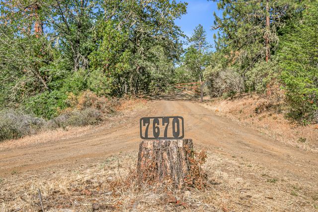 7670 E Antelope Rd Road, Eagle Point, OR 97524