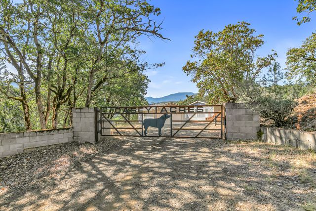7670 E Antelope Rd Road, Eagle Point, OR 97524