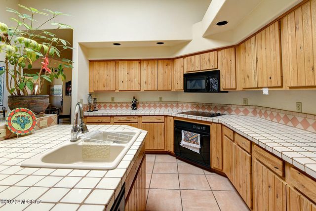 8865 E Honeybear Place, Tucson, AZ 85749