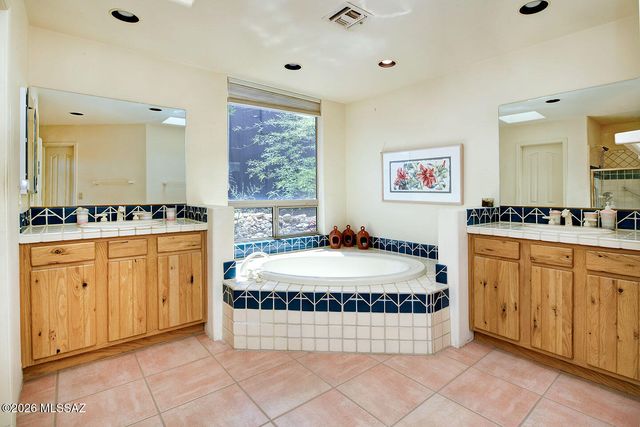 8865 E Honeybear Place, Tucson, AZ 85749