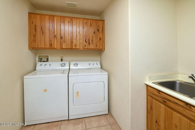 8865 E Honeybear Place, Tucson, AZ 85749