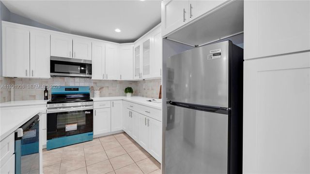 9131 N Lake Miramar Cir, Miramar, FL 33025