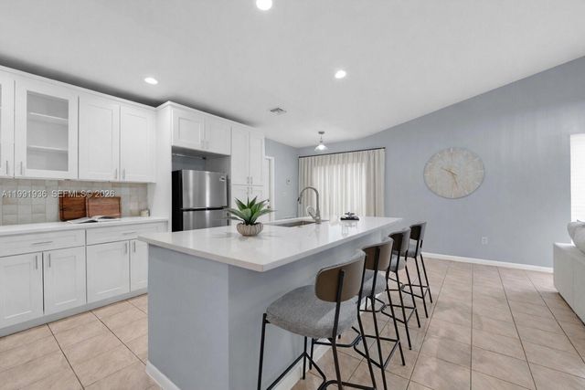 9131 N Lake Miramar Cir, Miramar, FL 33025