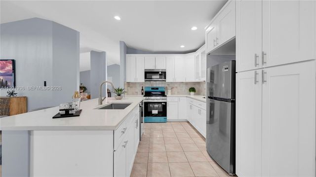 9131 N Lake Miramar Cir, Miramar, FL 33025