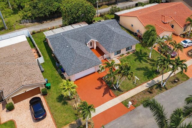 9131 N Lake Miramar Cir, Miramar, FL 33025