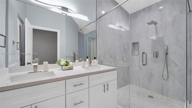 9131 N Lake Miramar Cir, Miramar, FL 33025