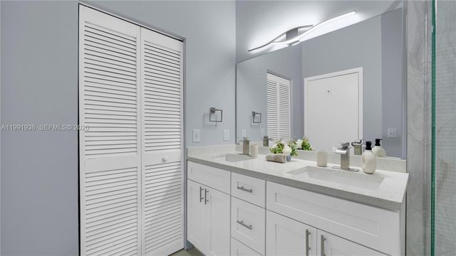 9131 N Lake Miramar Cir, Miramar, FL 33025