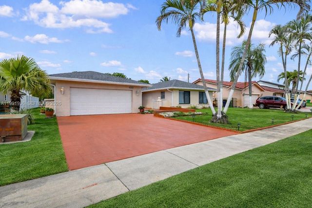 9131 N Lake Miramar Cir, Miramar, FL 33025