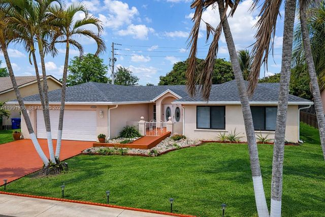 9131 N Lake Miramar Cir, Miramar, FL 33025