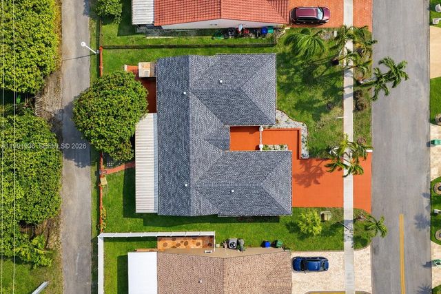 9131 N Lake Miramar Cir, Miramar, FL 33025