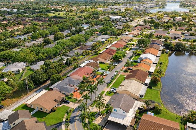 9131 N Lake Miramar Cir, Miramar, FL 33025