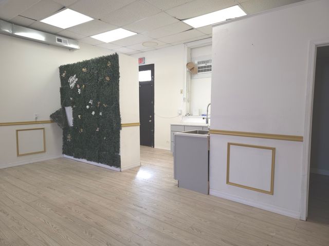 3013 W Armitage Avenue, Chicago, IL 60647