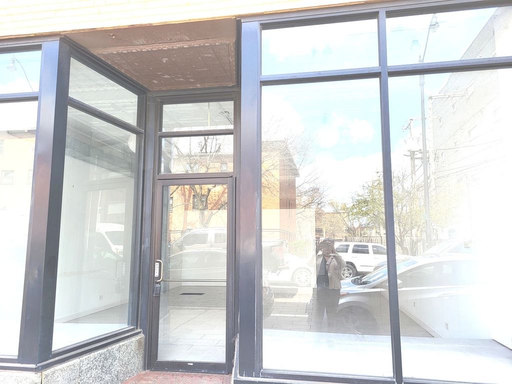 3013 W Armitage Avenue, Chicago, IL 60647