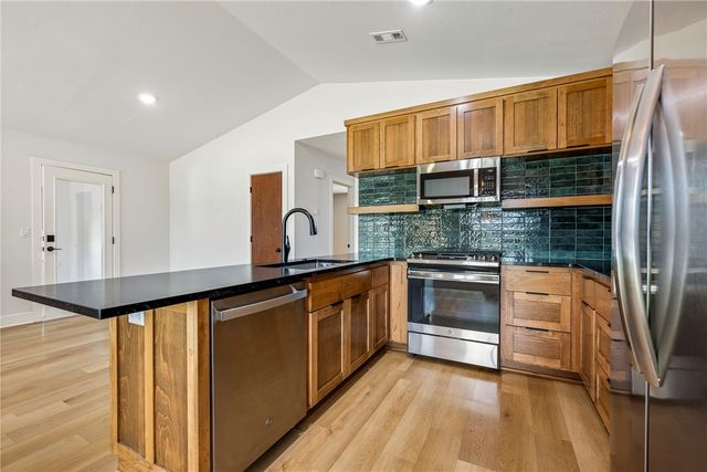 1808 SW D Street, Bentonville, AR 72712