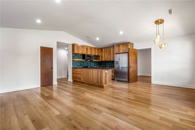 1808 SW D Street, Bentonville, AR 72712