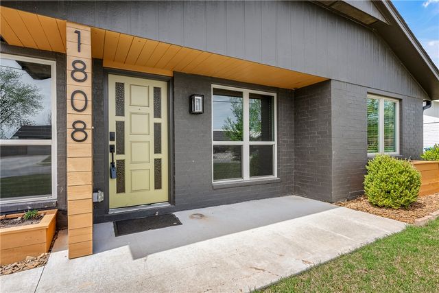 1808 SW D Street, Bentonville, AR 72712