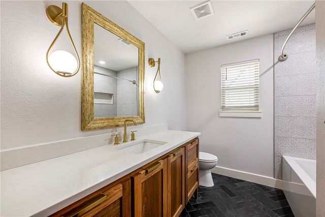 1808 SW D Street, Bentonville, AR 72712
