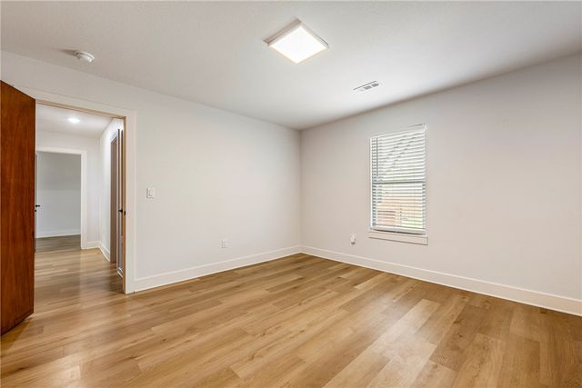 1808 SW D Street, Bentonville, AR 72712