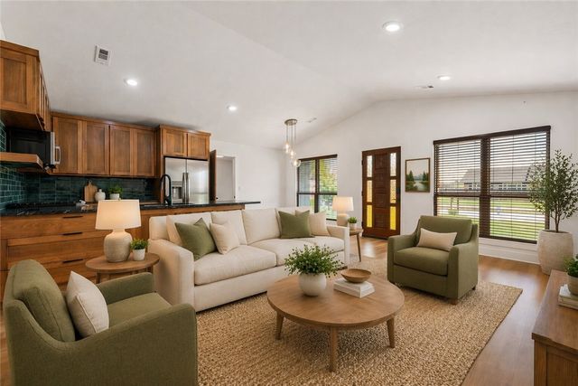 1808 SW D Street, Bentonville, AR 72712
