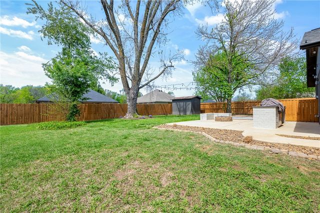 1808 SW D Street, Bentonville, AR 72712