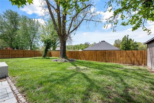 1808 SW D Street, Bentonville, AR 72712