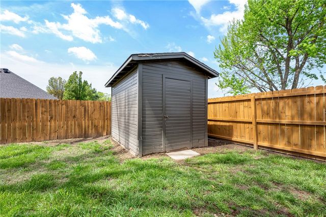 1808 SW D Street, Bentonville, AR 72712