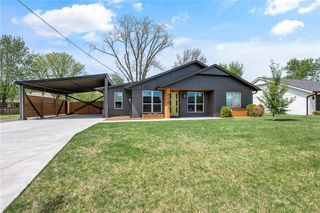 1808 SW D Street, Bentonville, AR 72712