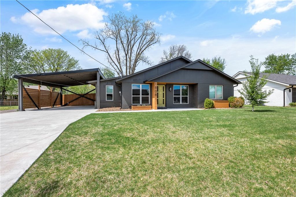 1808 SW D Street, Bentonville, AR 72712