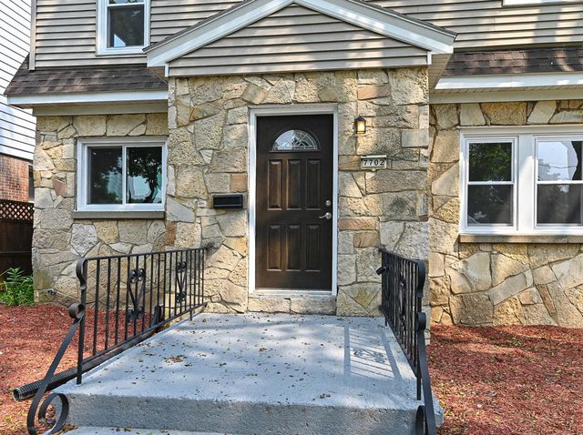 7702 W Keefe AVENUE, Milwaukee, WI 53222