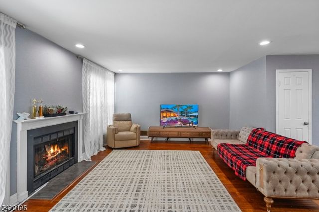 34 Hillsborough Ct, Rockaway Twp., NJ 07866