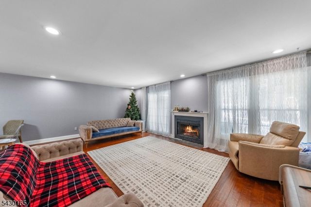 34 Hillsborough Ct, Rockaway Twp., NJ 07866