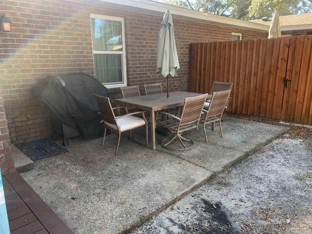 2866 Villa Woods Cir, Gulf Breeze, FL 32563