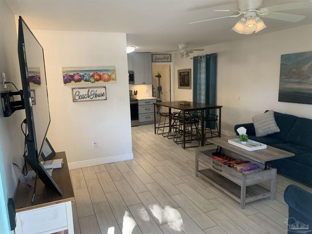 2866 Villa Woods Cir, Gulf Breeze, FL 32563