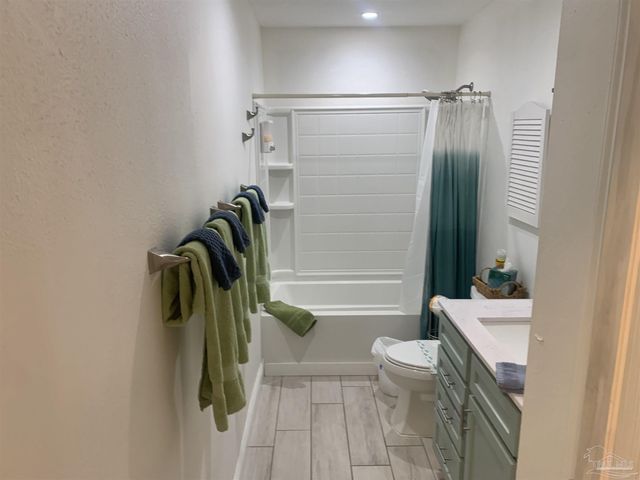 2866 Villa Woods Cir, Gulf Breeze, FL 32563