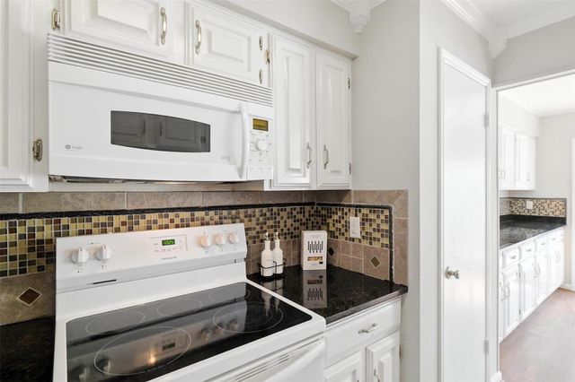 2960 Gessner Road, Houston, TX 77080