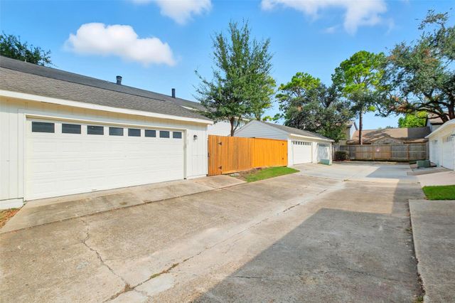 2960 Gessner Road, Houston, TX 77080