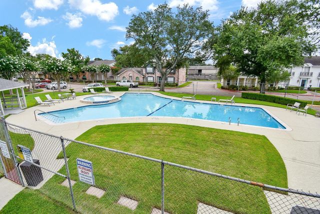 2960 Gessner Road, Houston, TX 77080