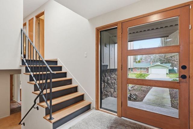 1704 E 35th Ave, Spokane, WA 99203