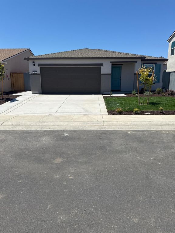 7428 Stellar Way, Sacramento, CA 95829