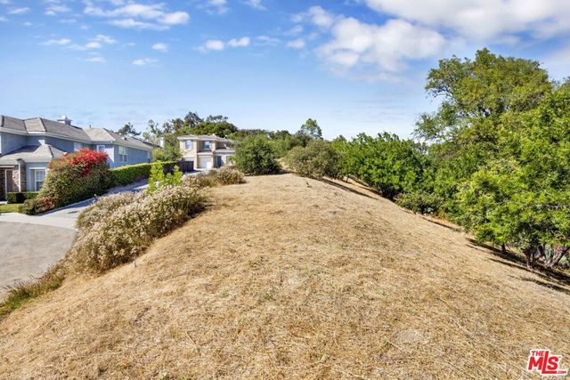 1 Oak Hill Ave, Los Angeles, CA 90042