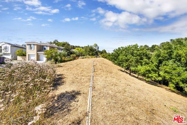 1 Oak Hill Ave, Los Angeles, CA 90042