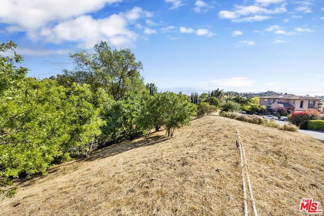 1 Oak Hill Ave, Los Angeles, CA 90042